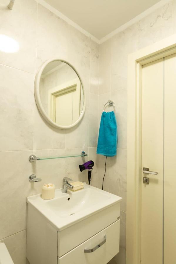 Однушка В Жк Абая 130/2 2019 Г.П. Apartment Almaty Exterior photo