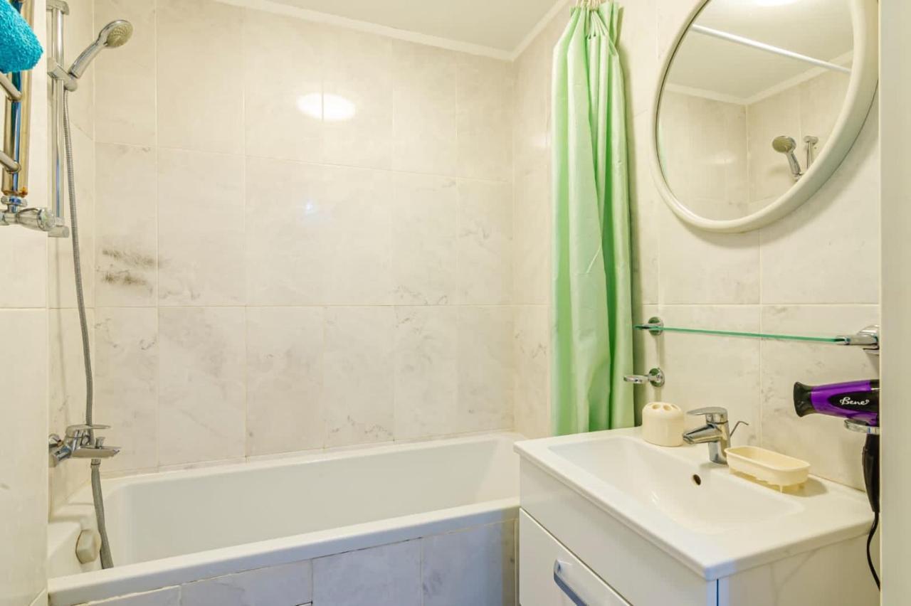 Однушка В Жк Абая 130/2 2019 Г.П. Apartment Almaty Exterior photo