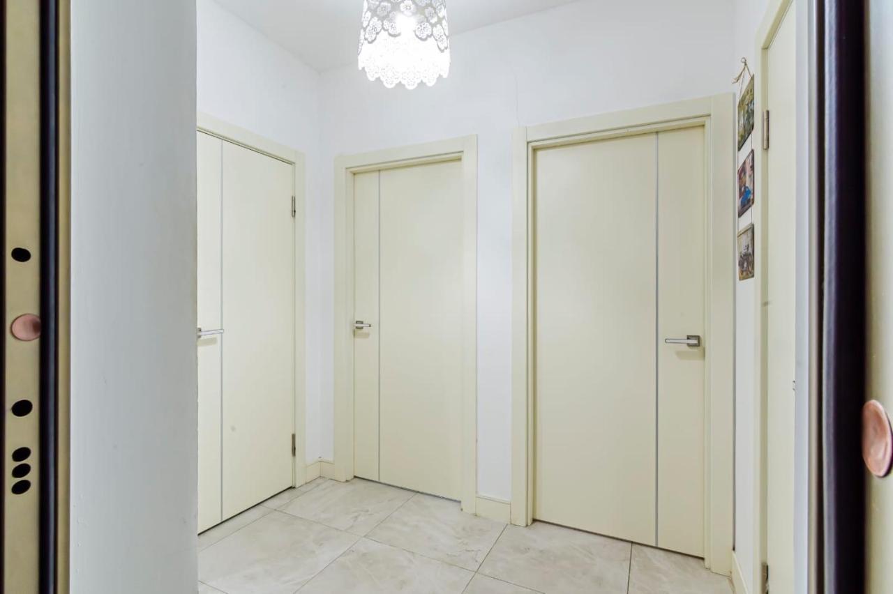 Однушка В Жк Абая 130/2 2019 Г.П. Apartment Almaty Exterior photo