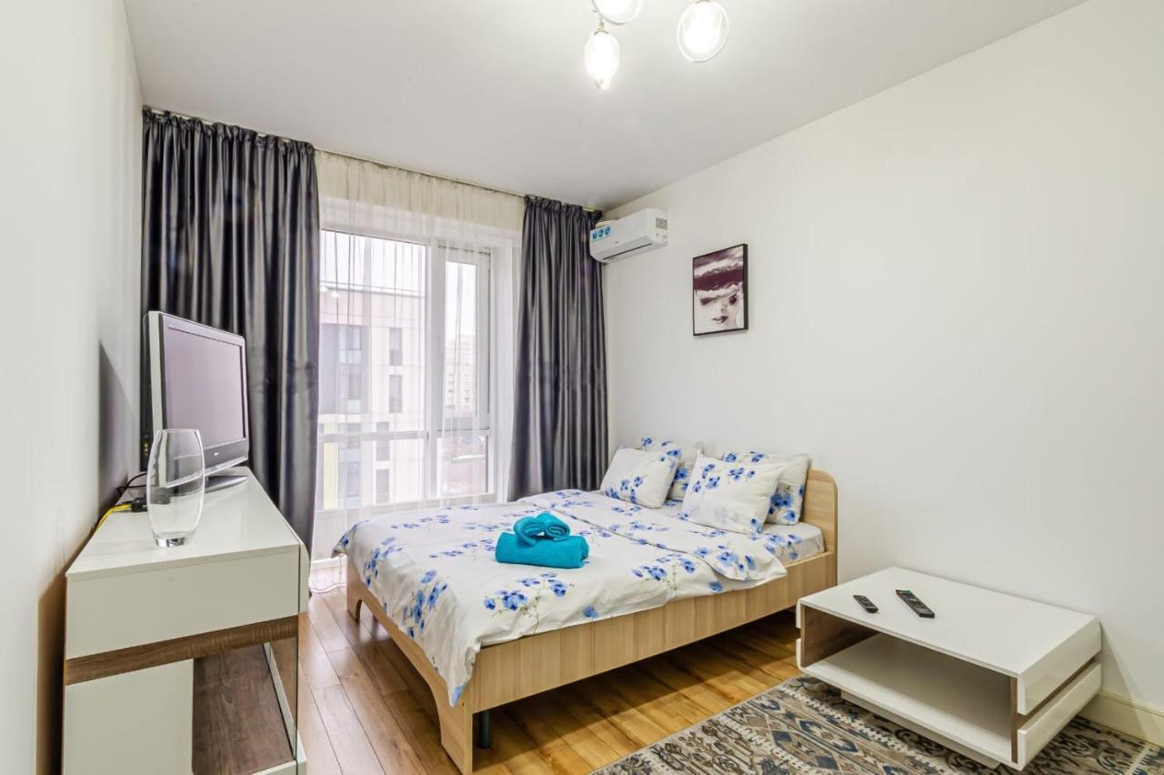 Однушка В Жк Абая 130/2 2019 Г.П. Apartment Almaty Exterior photo