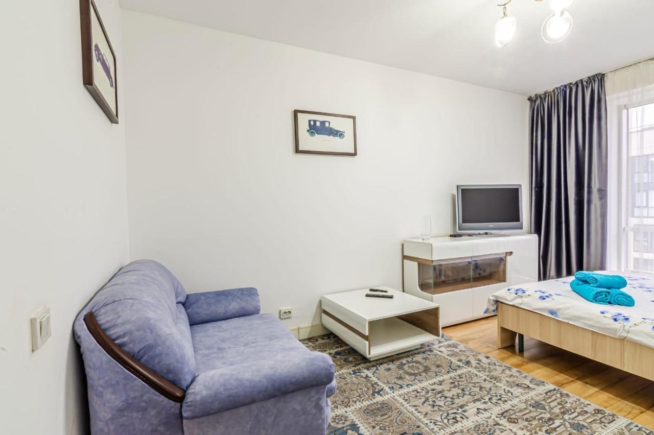 Однушка В Жк Абая 130/2 2019 Г.П. Apartment Almaty Exterior photo
