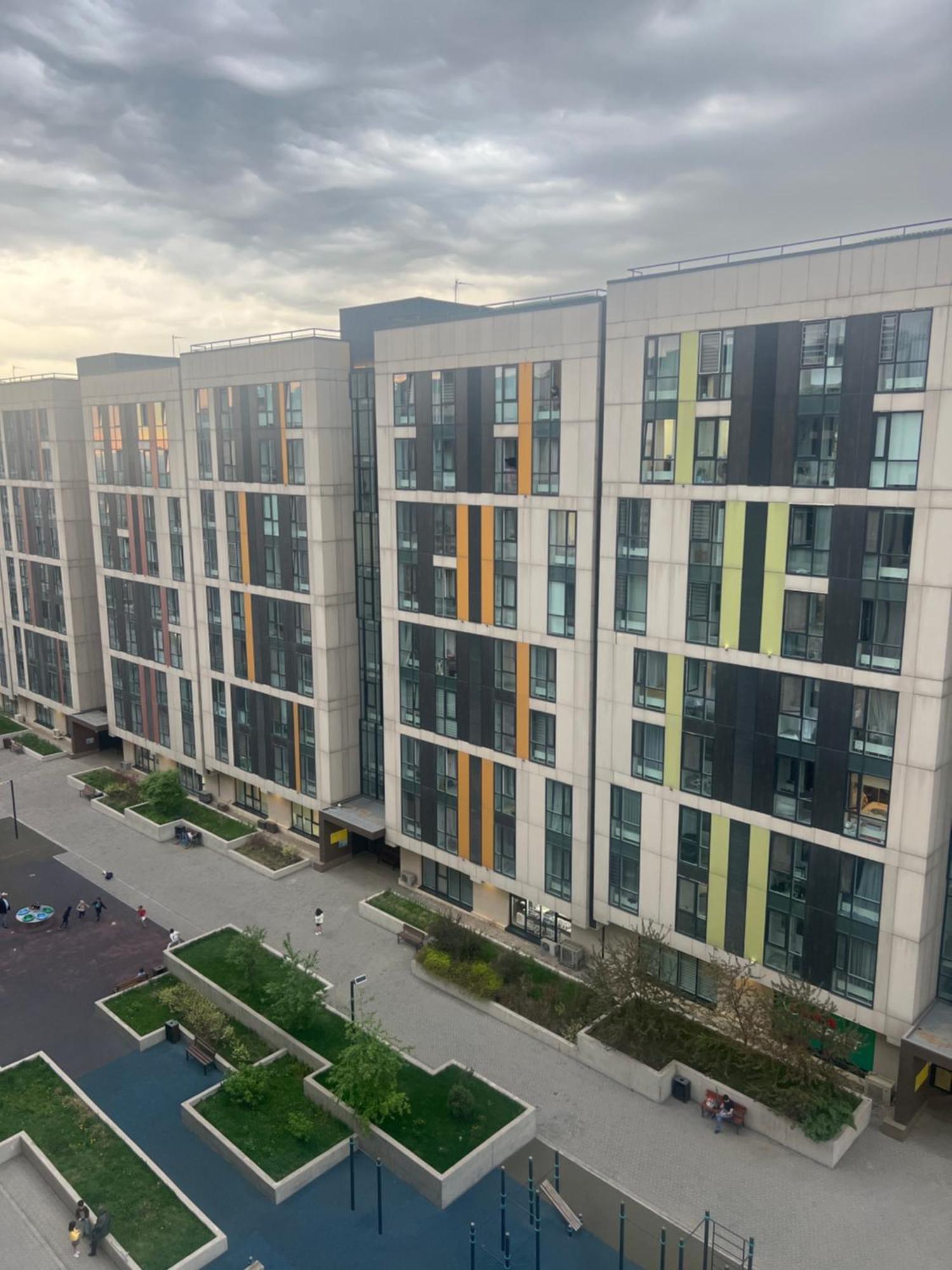 Однушка В Жк Абая 130/2 2019 Г.П. Apartment Almaty Exterior photo